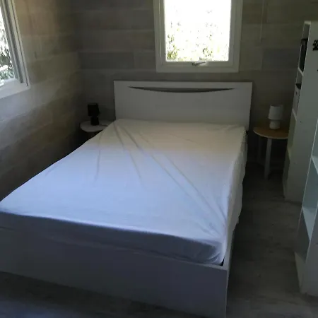 Kemp Loue Chalet 30m2 Avec Piscine Challans